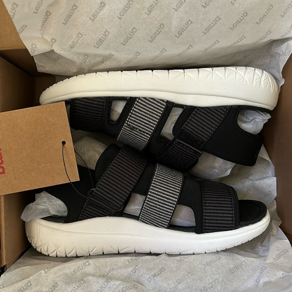 NWT Reima kids Kesakko sandals